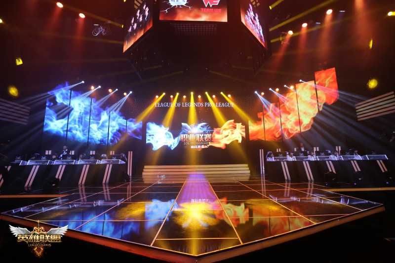 电子竞技选手越南兵长Levi为赛区荣誉奋斗，展现团队精神与选手拼搏